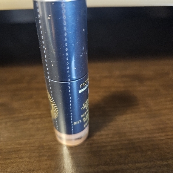 BRUSH on Block NUDE TINT PROTECTIVE LIP OIL SPF 32 (NIB) - Picture 2 of 4